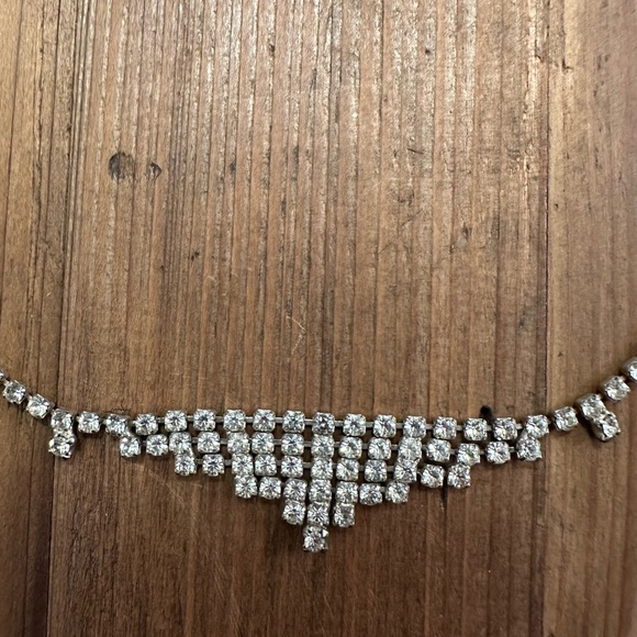 Elegant Silver Necklace - Picture 2 of 4